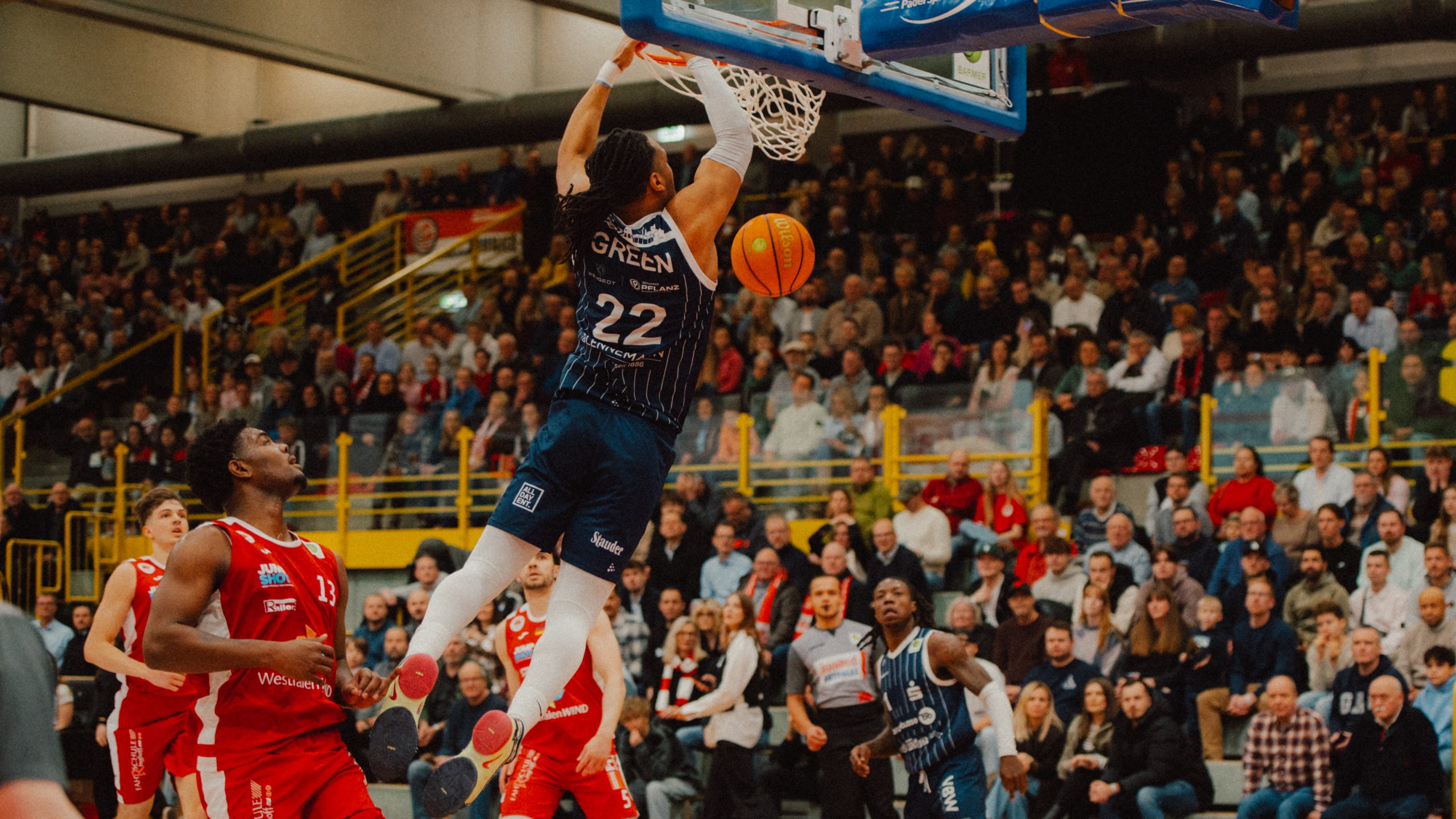 SparkassenStars gewinnen NRW-Derby in Paderborn