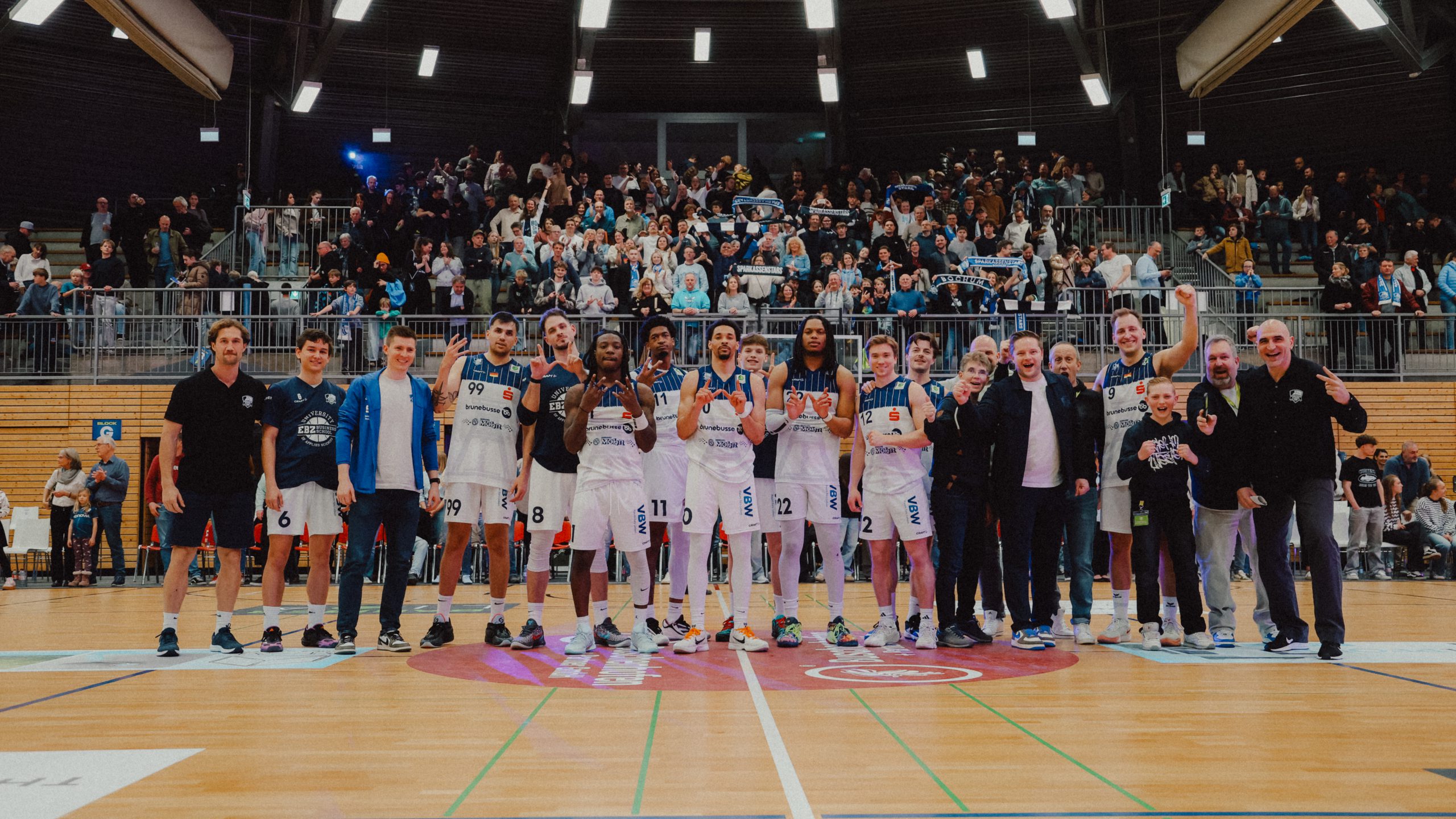 Saustarke SparkassenStars schlagen die Eisbären