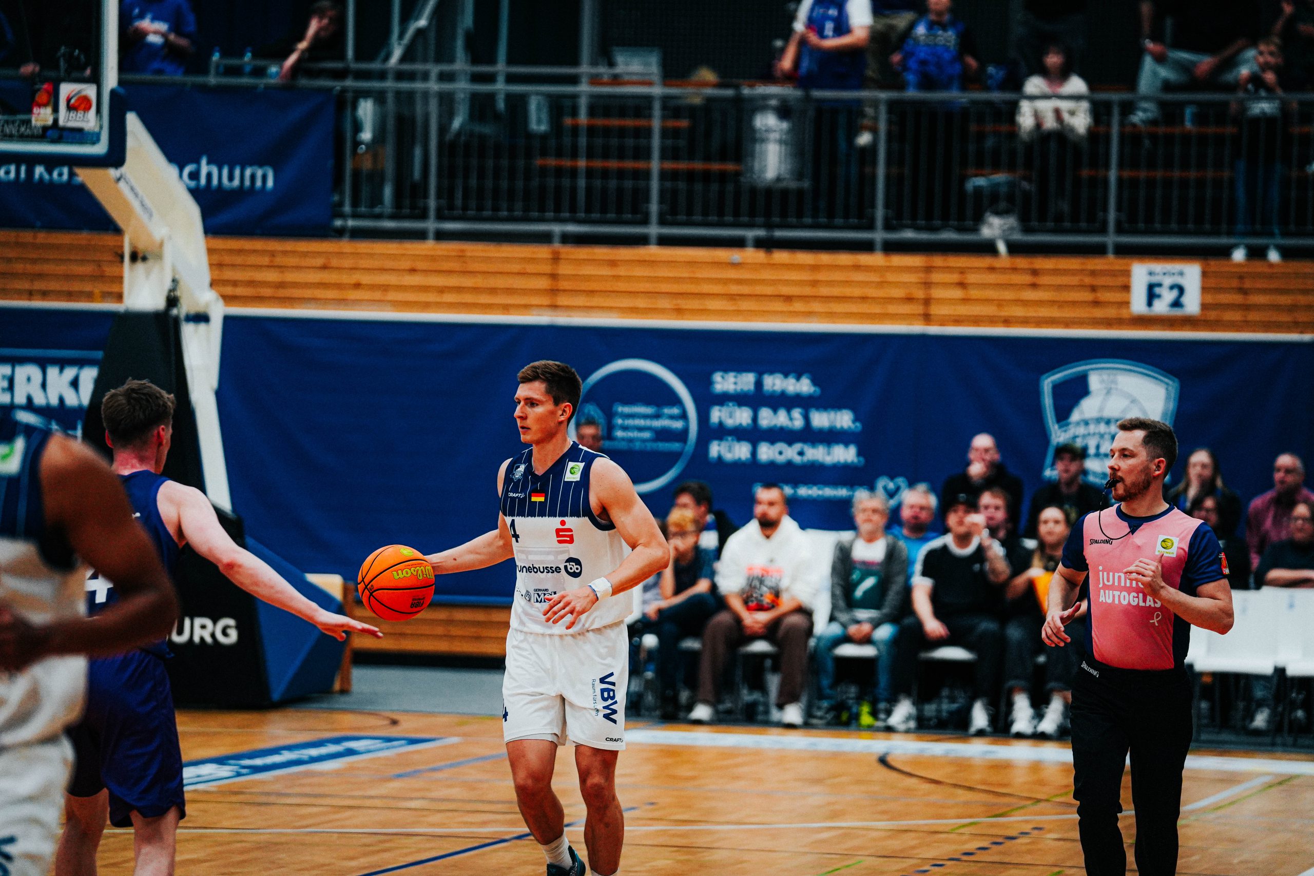 SPARKASSENSTARS UNTERLIEGEN KNAPP IN DER RUNDSPORTHALLE!